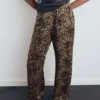 Pantaloni in raso con stampa leopardata Pantaloni in raso con stampa leopardata