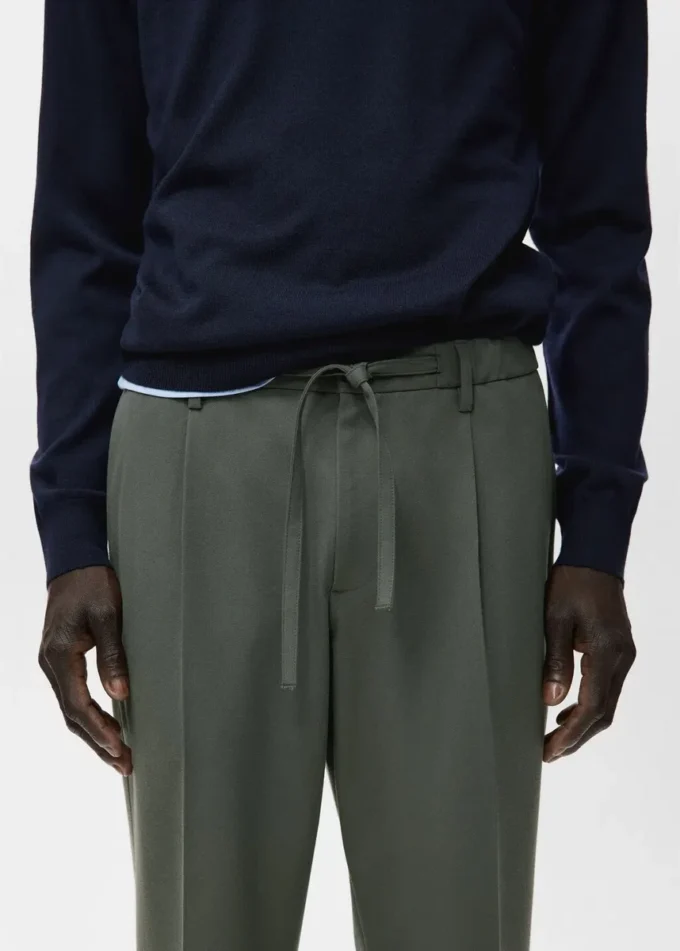 Pantaloni regular fit in velluto a coste con pinces Pantaloni regular fit in velluto a coste con pinces