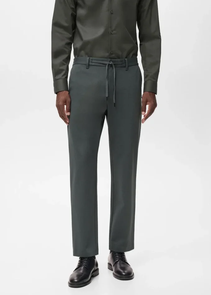 Pantaloni slim fit in tessuto elasticizzato con coulisse Pantaloni slim fit in tessuto elasticizzato con coulisse