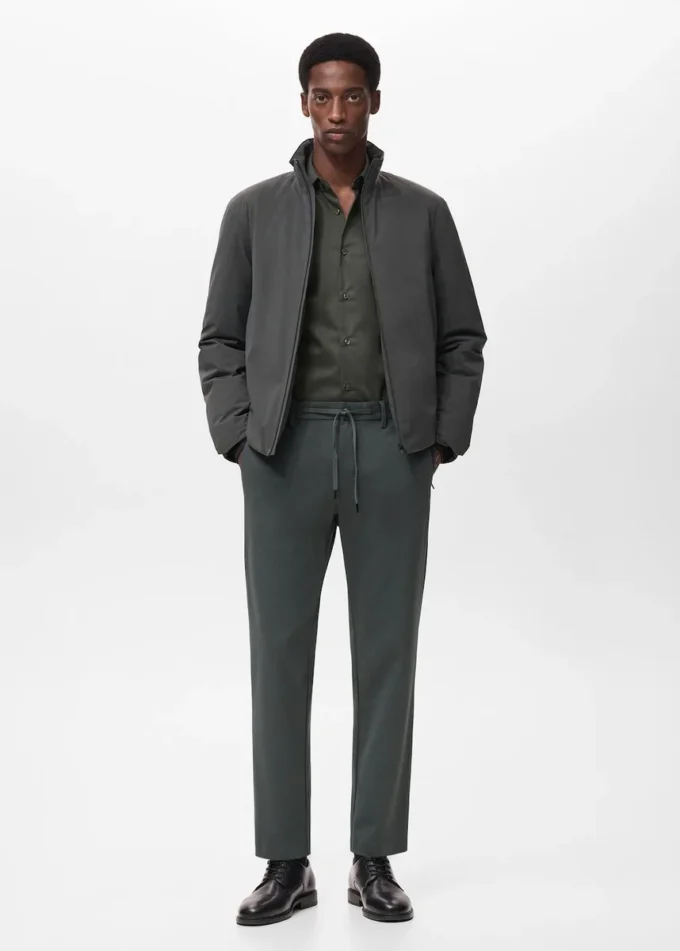 Pantaloni slim fit in tessuto elasticizzato con coulisse Pantaloni slim fit in tessuto elasticizzato con coulisse