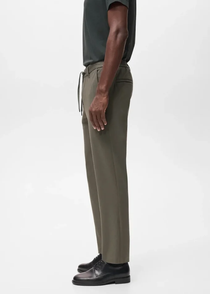 Pantaloni slim fit in tessuto elasticizzato con coulisse Pantaloni slim fit in tessuto elasticizzato con coulisse