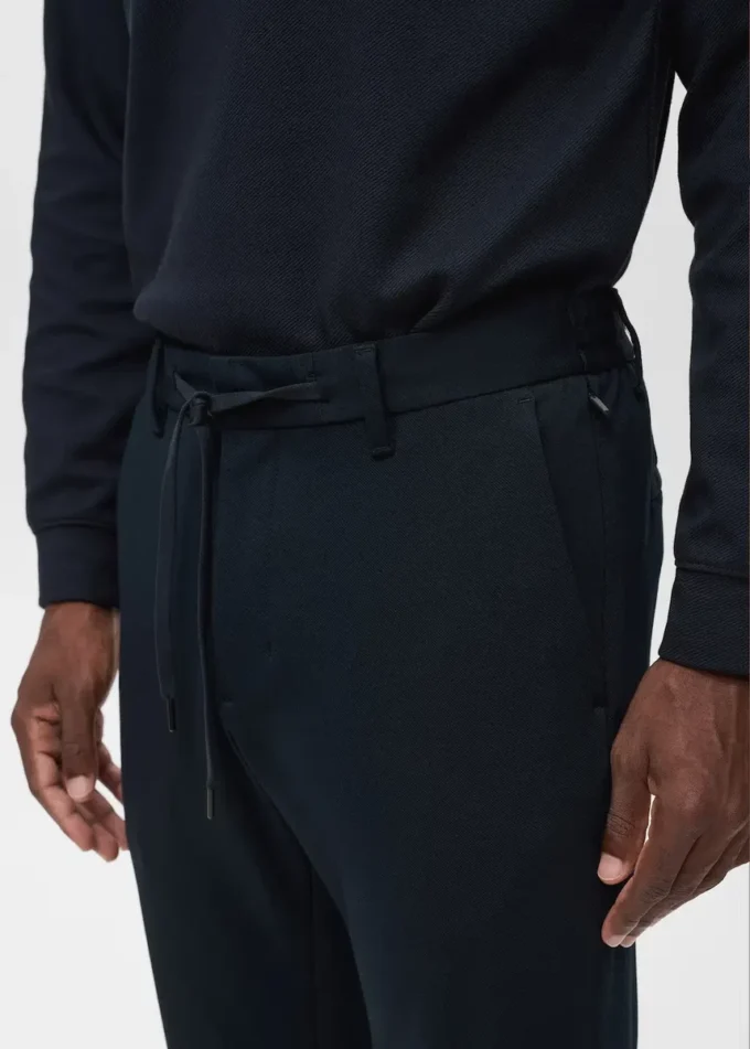 Pantaloni slim fit in tessuto elasticizzato con coulisse Pantaloni slim fit in tessuto elasticizzato con coulisse