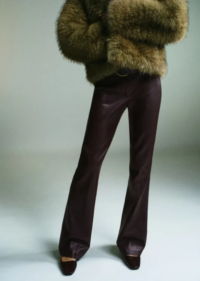 Pantaloni svasati in ecopelle