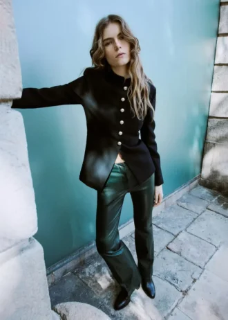 Pantaloni svasati in ecopelle