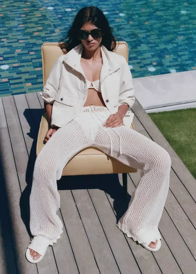 Pantaloni svasati in maglia all’uncinetto Pantaloni svasati in maglia all’uncinetto