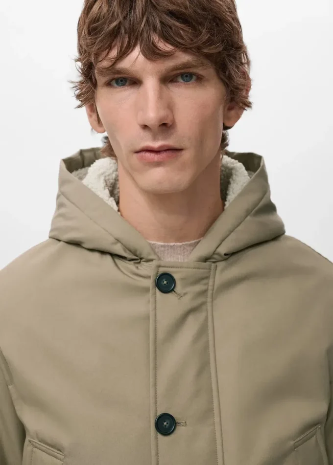 Parka trapuntato con cappuccio idrorepellente Parka trapuntato con cappuccio idrorepellente