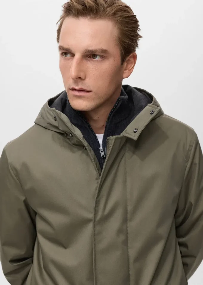 Parka trapuntato con cappuccio idrorepellente Parka trapuntato con cappuccio idrorepellente