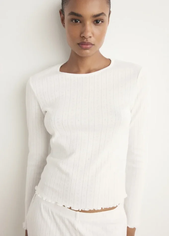 Pigiama a due pezzi in cotone traforato Pigiama a due pezzi in cotone traforato