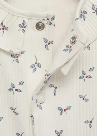 Pigiama con fiori e collo a barchetta