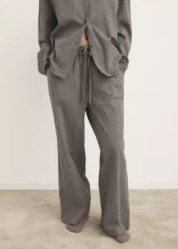 Pigiama in cotone a due pezzi con motivo a quadretti Pigiama in cotone a due pezzi con motivo a quadretti