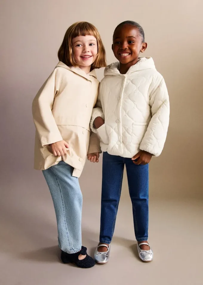 Piumino con cappuccio Piumino con cappuccio