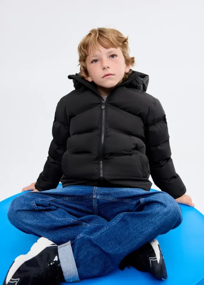 Piumino con cappuccio Piumino con cappuccio