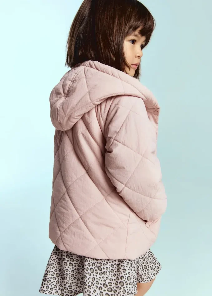 Piumino con cappuccio Piumino con cappuccio