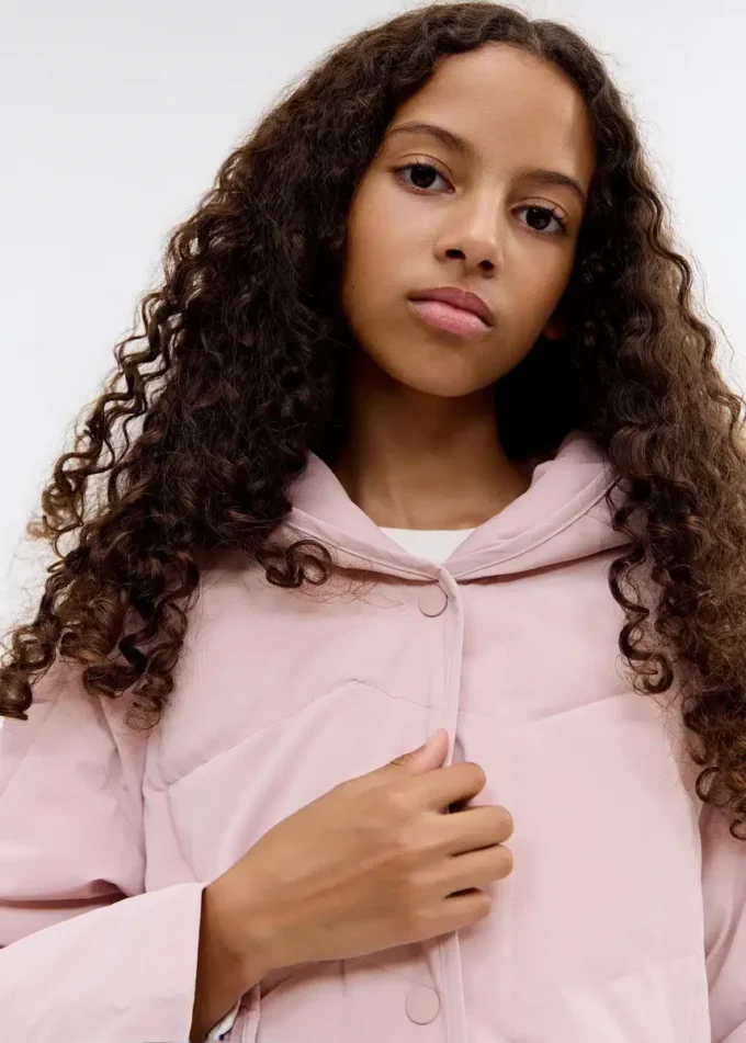 Piumino con cappuccio Piumino con cappuccio