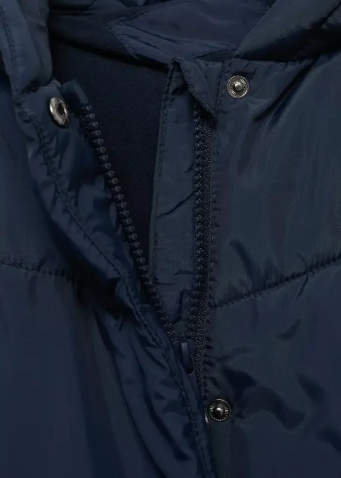 Piumino con cappuccio Piumino con cappuccio