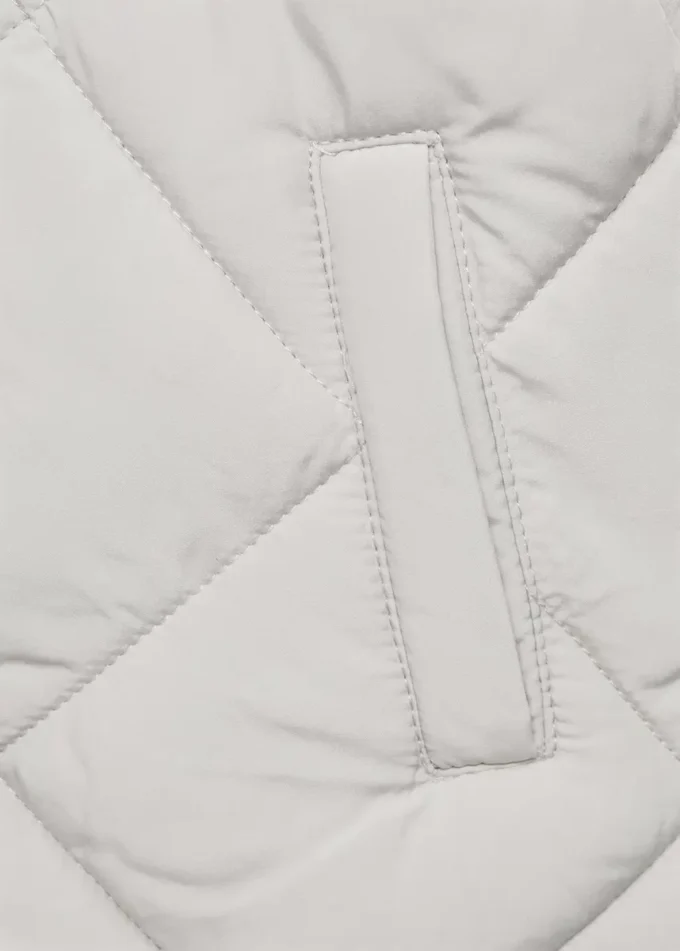 Piumino con cappuccio Piumino con cappuccio