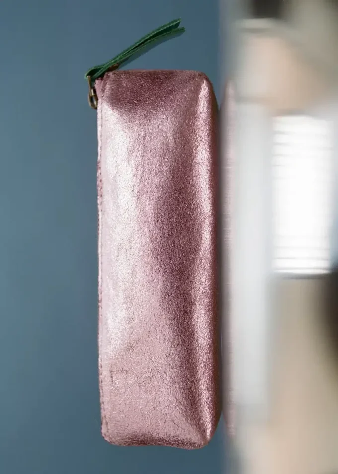 Pochette in pelle effetto metallico Pochette in pelle effetto metallico