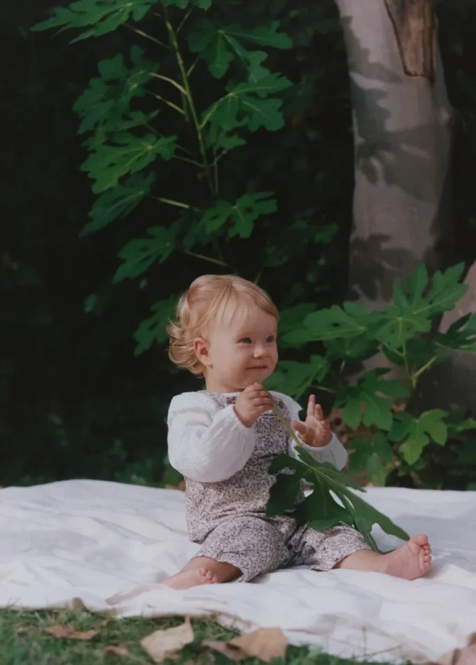 Salopette floreali in velluto a coste Salopette floreali in velluto a coste