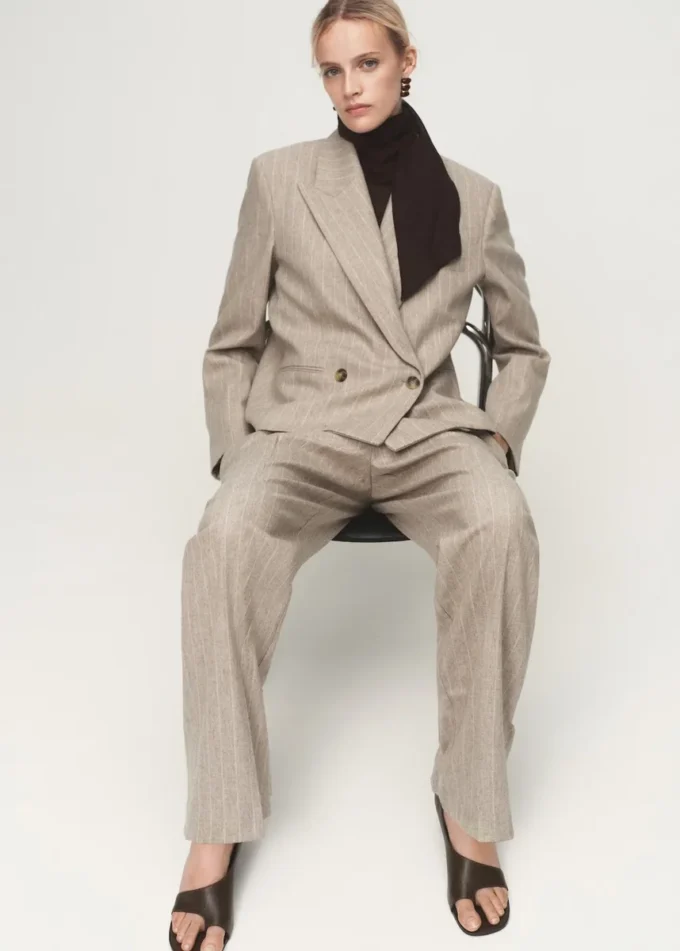 Sandali asimmetrici in pelle Sandali asimmetrici in pelle