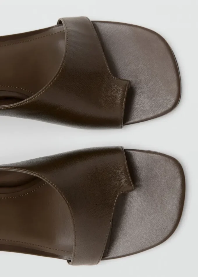 Sandali asimmetrici in pelle Sandali asimmetrici in pelle