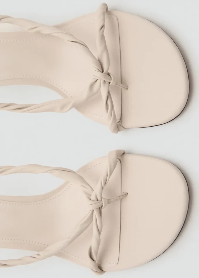 Sandali con strisce arricciate Sandali con strisce arricciate