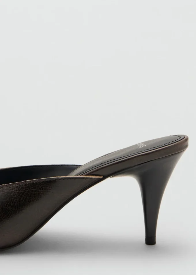 Sandali con tacco alto in pelle con fiocco Sandali con tacco alto in pelle con fiocco