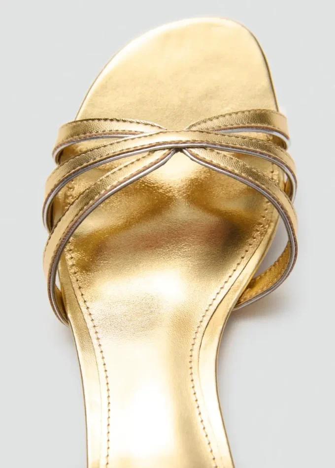 Sandali con tacco basso e cinturini Sandali con tacco basso e cinturini