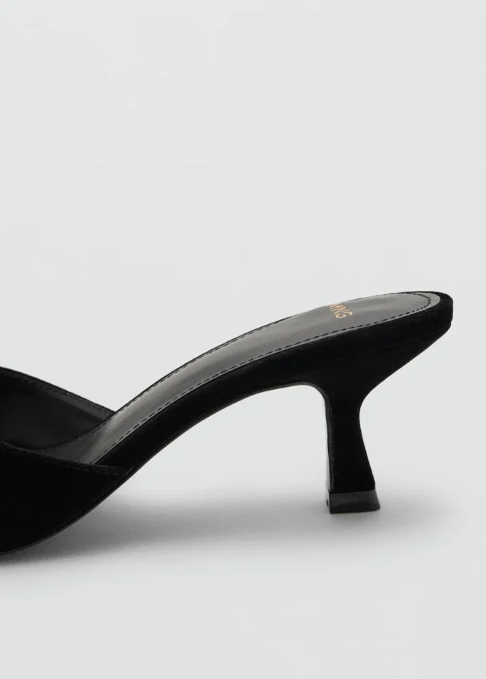 Sandali in velluto con decorazioni gioiello Sandali in velluto con decorazioni gioiello