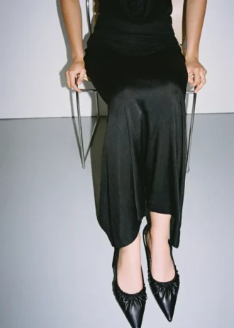 Scarpe con tacco alto e fiocco arricciato