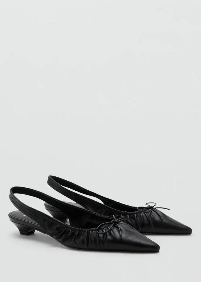 Scarpe con tacco alto e fiocco arricciato Scarpe con tacco alto e fiocco arricciato