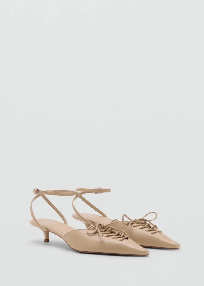 Scarpe con tacco alto e lacci Scarpe con tacco alto e lacci