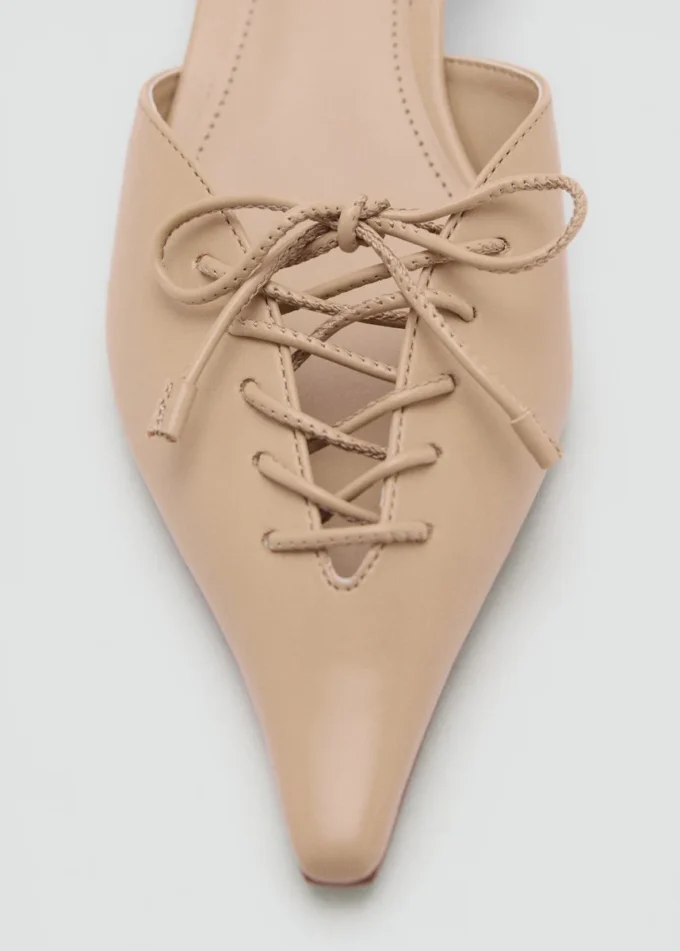 Scarpe con tacco alto e lacci Scarpe con tacco alto e lacci