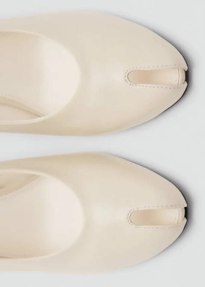 Scarpe con tacco alto e punta aperta in pelle Scarpe con tacco alto e punta aperta in pelle