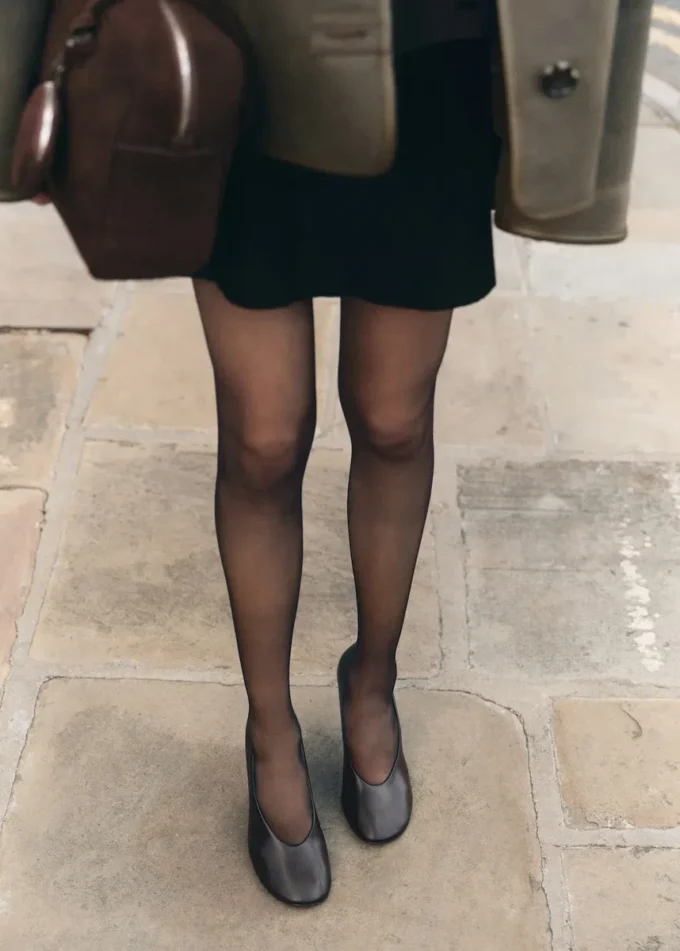 Scarpe con tacco alto in pelle a punta tonda Scarpe con tacco alto in pelle a punta tonda