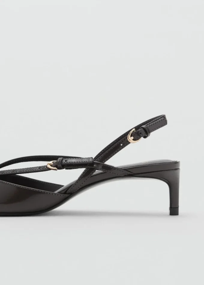 Scarpe con tacco basso e cinturini Scarpe con tacco basso e cinturini