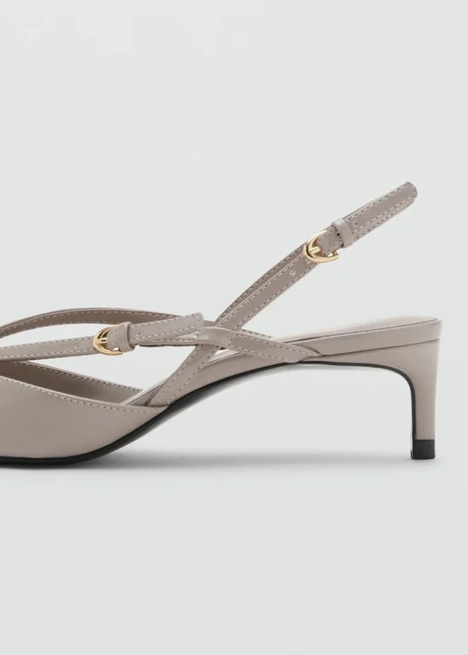 Scarpe con tacco basso e cinturini Scarpe con tacco basso e cinturini