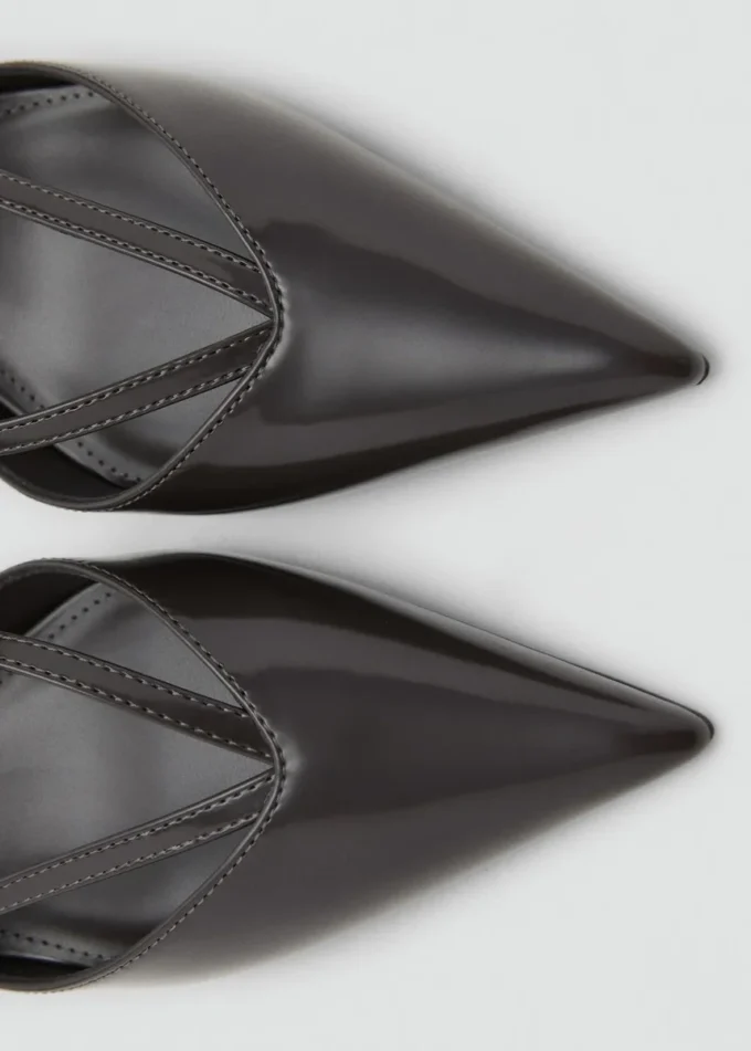 Scarpe con tacco basso e cinturini Scarpe con tacco basso e cinturini