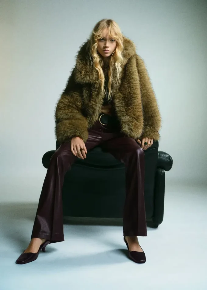 Scarpe con tacco basso e cinturino alla caviglia Scarpe con tacco basso e cinturino alla caviglia