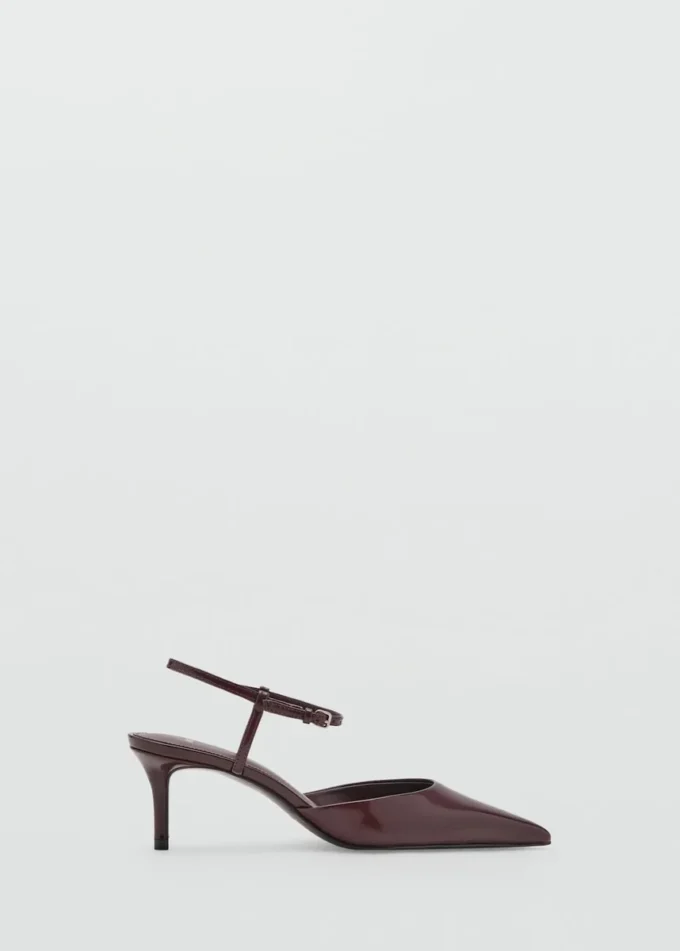 Scarpe con tacco basso e cinturino alla caviglia Scarpe con tacco basso e cinturino alla caviglia