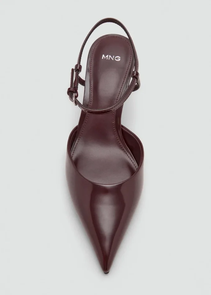 Scarpe con tacco basso e cinturino alla caviglia Scarpe con tacco basso e cinturino alla caviglia