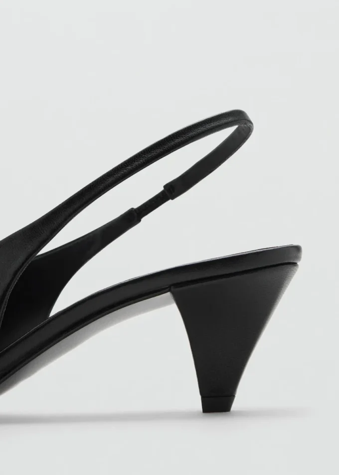 Scarpe con tacco in pelle a punta Scarpe con tacco in pelle a punta