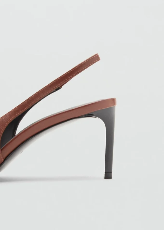 Scarpe con tacco in pelle con anello Scarpe con tacco in pelle con anello