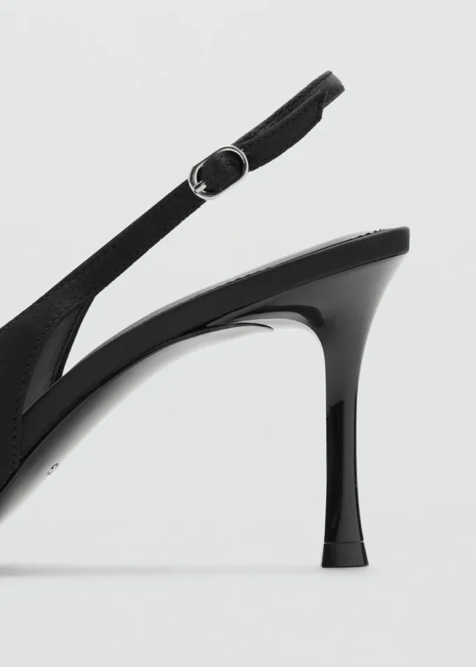 Scarpe floreali in raso Scarpe floreali in raso