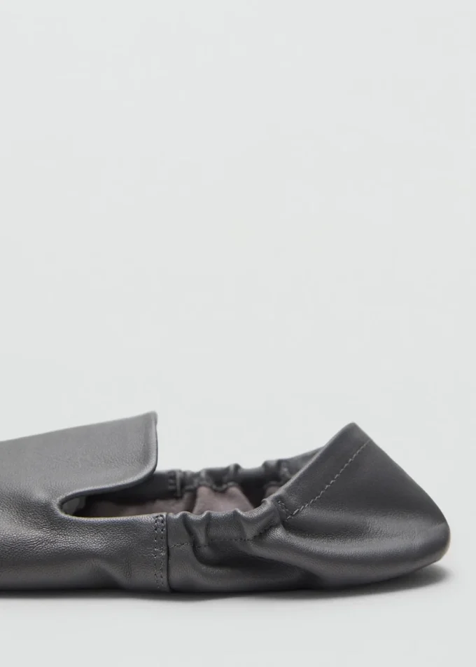 Scarpe in pelle con arricciature Scarpe in pelle con arricciature