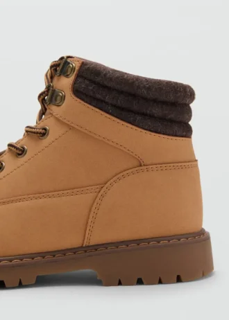 Scarponcini da montagna con lacci