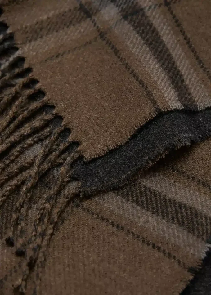 Sciarpa a quadri con frange Sciarpa a quadri con frange