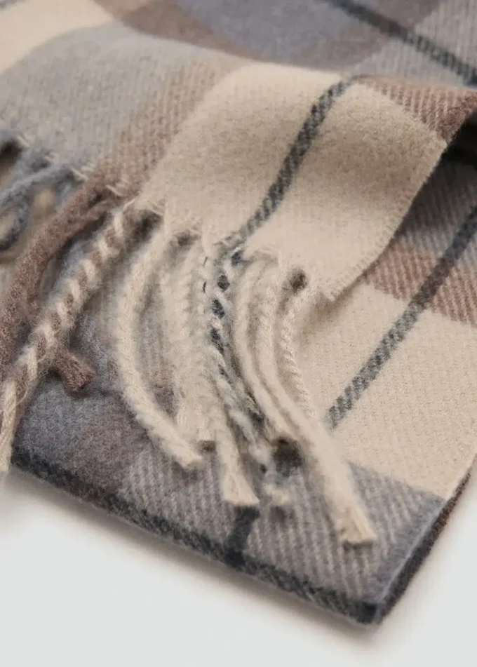 Sciarpa a quadri con frange