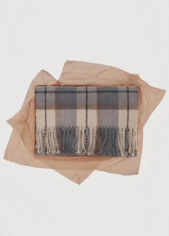 Sciarpa a quadri con frange