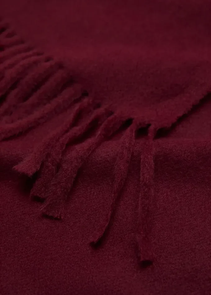 Sciarpa con bordi sfrangiati Sciarpa con bordi sfrangiati