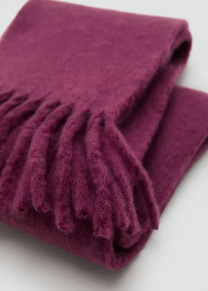 Sciarpa con bordi sfrangiati